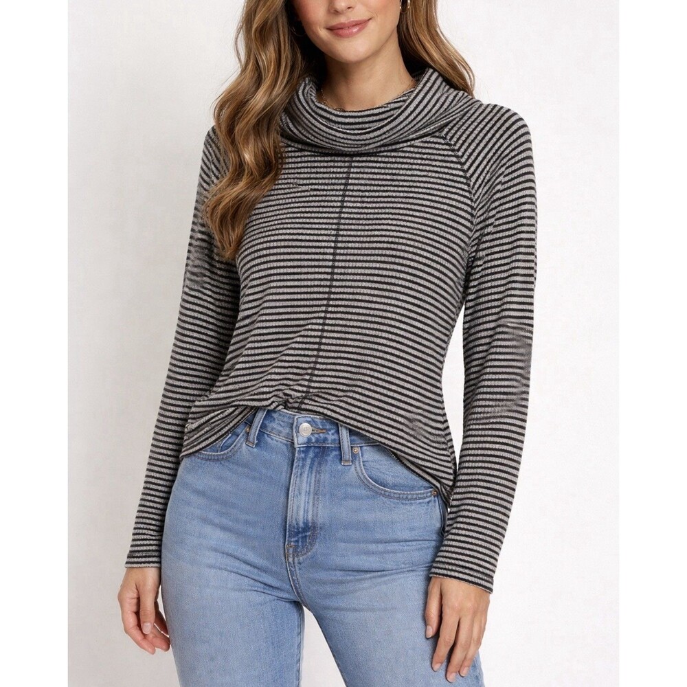 Weekends By Chico’s Women’s Top Turtleneck Long Sleeve Size 2 ( 12/14-L) Striped